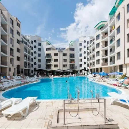 Apartment Good Vibes Avalon - уютен, двустаен с басейн, тераса и Wi-fi Slantschew brjag