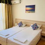 Good Vibes Avalon - уютен, двустаен с басейн, тераса и Wi-fi * Sunny Beach